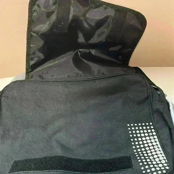 IDEAL SCHOOL BAG with Picture of  the Iconic Football Legend Cristiano Ronaldo - Picture 9 of 10